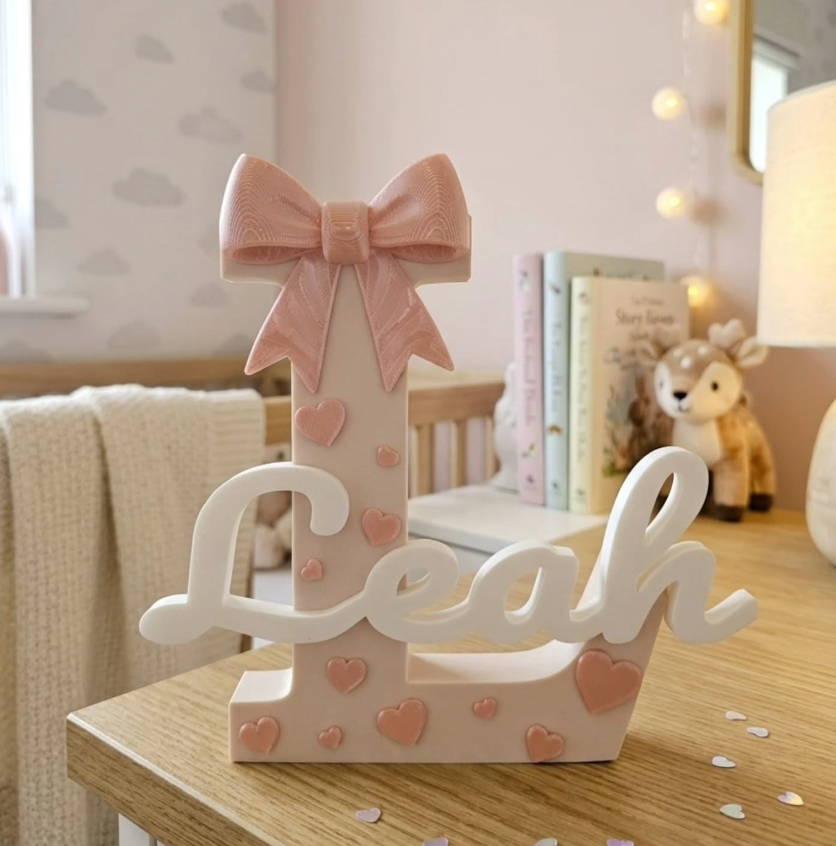 BOW AND HEARTS NAME STAND